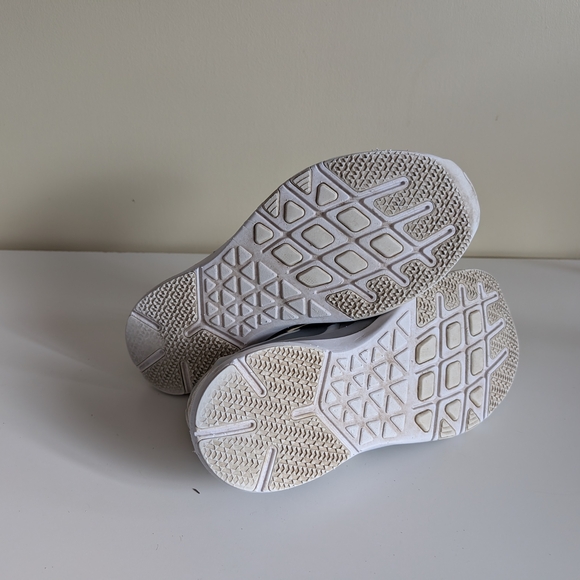 Nike Men's Camouflage Athletic Shoes - Gray and White - Picture 5 of 7